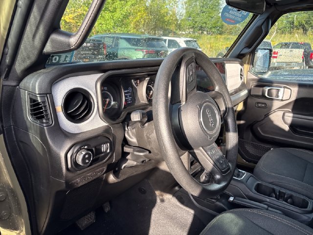 Used 2025 Jeep Gladiator Sport AWD/4WD image 8