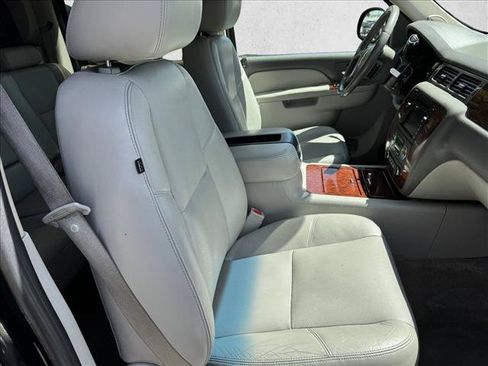 Used 2011 Chevrolet Avalanche LTZ AWD/4WD image 18