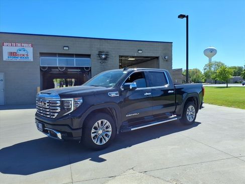 Used 2024 GMC Sierra 1500 Denali w/ Technology Package AWD/4WD image 5