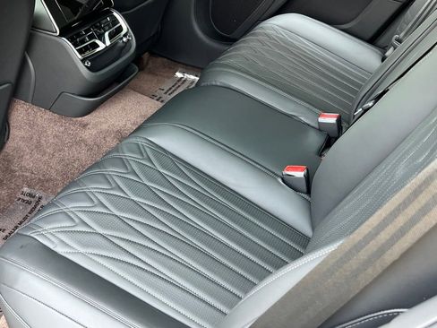 New 2026 Bentley Flying Spur Azure image 21