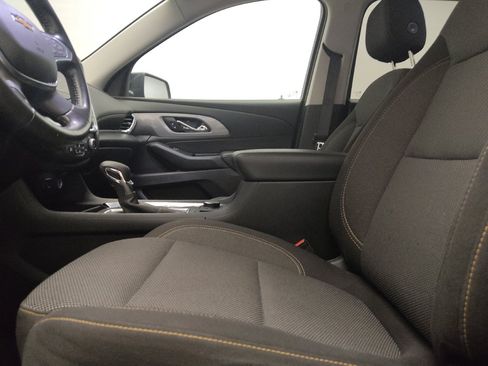 Used 2021 Chevrolet Traverse LT w/ LPO, Cargo Package FWD image 17