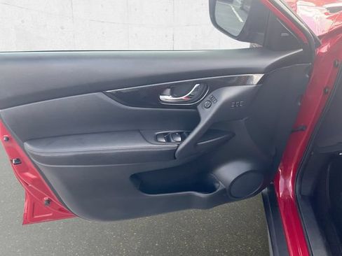 Used 2017 Nissan Rogue SL FWD image 26
