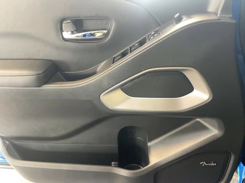 Used 2024 Nissan Frontier SV w/ SV Convenience Package image 7