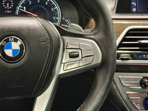 Used 2018 BMW 740i xDrive image 18