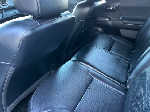 Certified 2022 Toyota Tacoma TRD Off-Road w/ TRD Premium Off Road Package AWD/4WD image 4