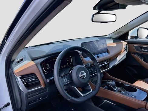 Certified 2024 Nissan Rogue Platinum w/ Platinum Premium Package FWD image 6