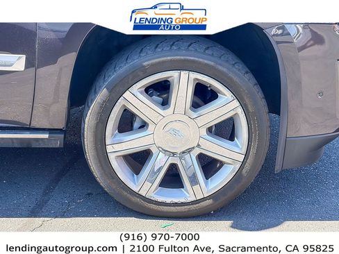Used 2017 Cadillac Escalade Premium Luxury AWD/4WD image 9