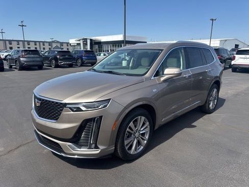 Used 2023 Cadillac XT6 Premium Luxury image 9