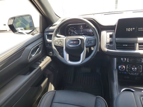 Used 2024 GMC Yukon SLT w/ SLT Luxury Package RWD image 12