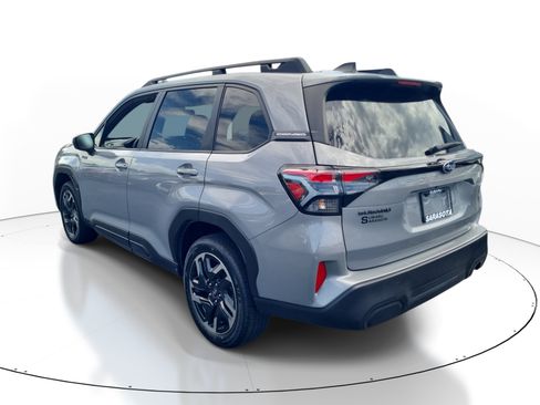 Used 2025 Subaru Forester Premium AWD/4WD image 4