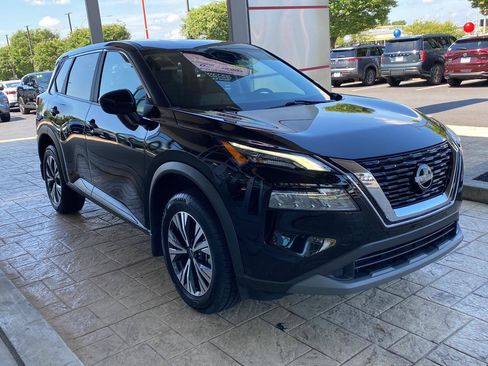Certified 2023 Nissan Rogue SV AWD/4WD image 3