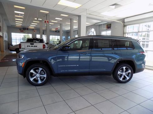 New 2026 Jeep Grand Cherokee L Limited RWD image 4