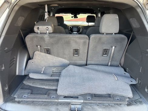 Used 2022 Chevrolet Traverse LT FWD image 23