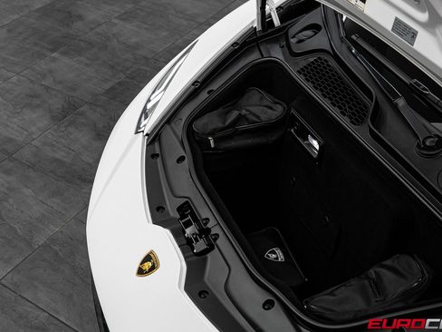 Used 2018 Lamborghini Huracan Performante image 10