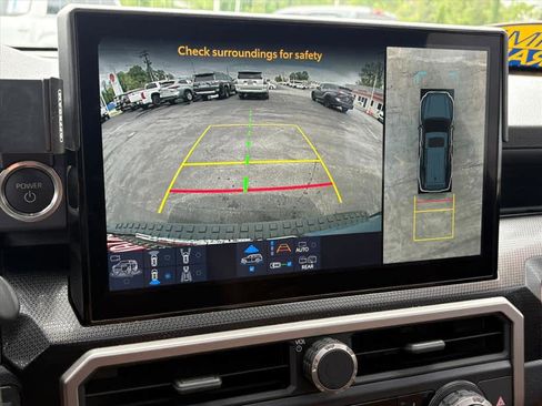 Used 2025 Toyota 4Runner Limited AWD/4WD image 13