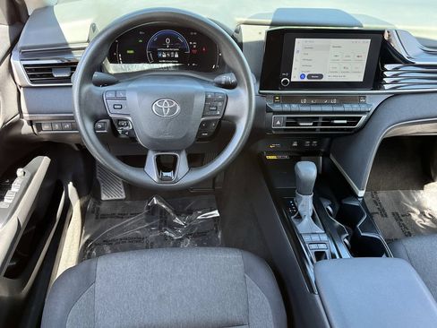 Used 2025 Toyota Camry LE FWD image 10