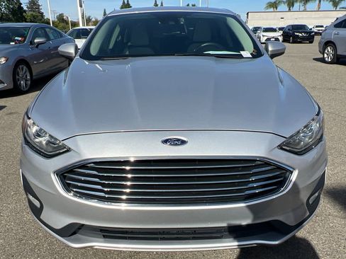 Used 2019 Ford Fusion SE w/ Equipment Group 151A FWD image 2