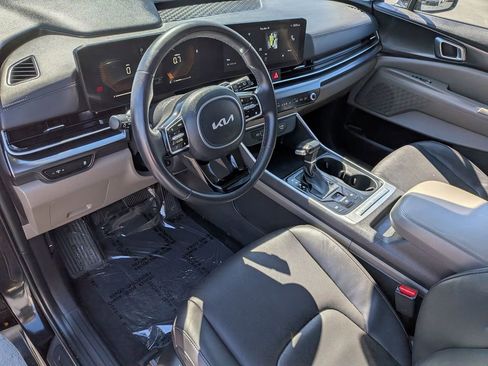 Used 2025 Kia Carnival LXS image 14