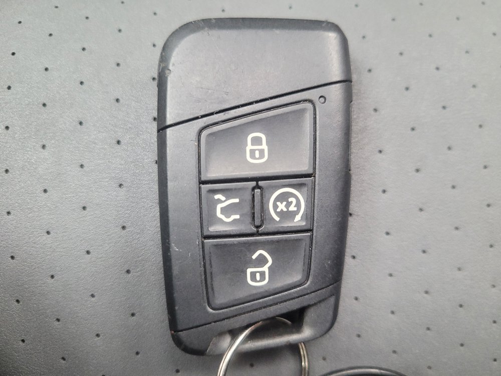 Used 2025 Volkswagen Jetta SE FWD image 32