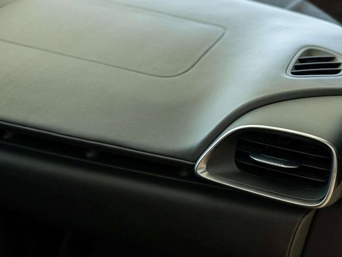 Used 2023 McLaren Artura image 27