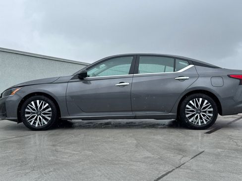 Used 2025 Nissan Altima 2.5 SV image 7