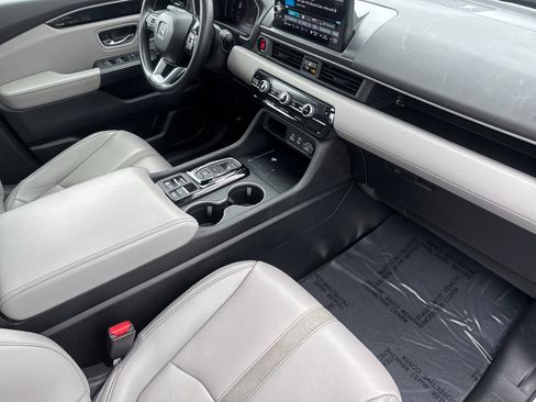 Used 2024 Honda Pilot Touring image 17