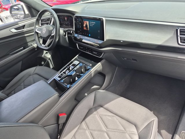 Used 2025 Volkswagen Atlas Cross Sport SE FWD image 31