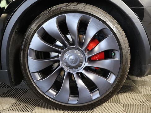 Used 2024 Tesla Model Y Performance AWD/4WD image 23