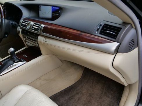 Used 2016 Lexus LS 460 w/ Comfort Package RWD image 47