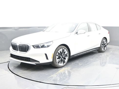 Certified 2025 BMW 530i 530i w/ Premium Package image 1