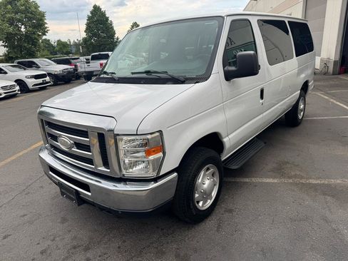 Used 2014 Ford E-350 and Econoline 350 XLT RWD image 21