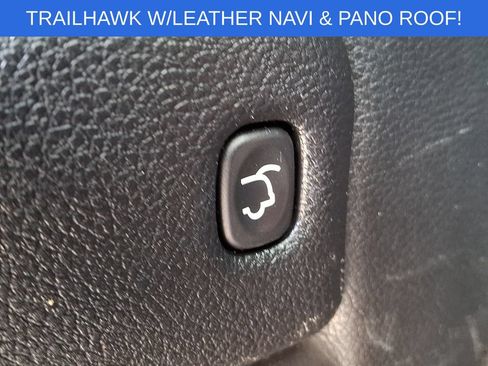 Used 2017 Jeep Grand Cherokee Trailhawk w/ Trailhawk Luxury Group AWD/4WD image 30