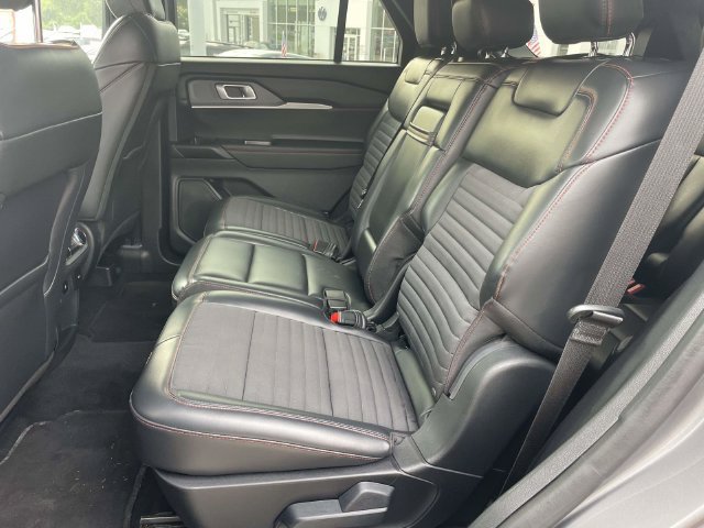 Used 2025 Ford Explorer ST-Line w/ ST-Line Street Pack AWD/4WD image 13
