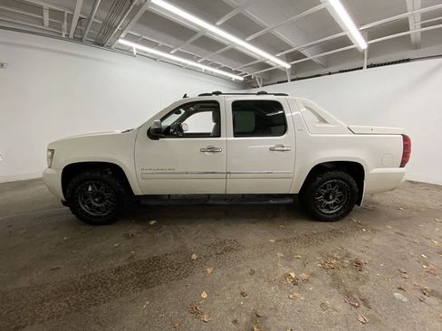 Used 2012 Chevrolet Avalanche LTZ image 3