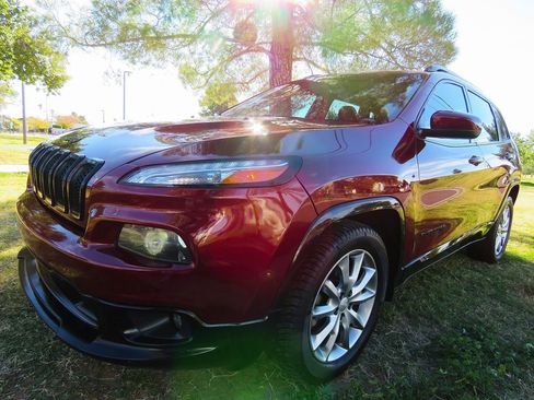 Used 2018 Jeep Cherokee Latitude image 2