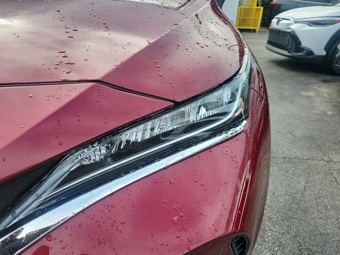 Used 2021 Toyota Venza LE image 9