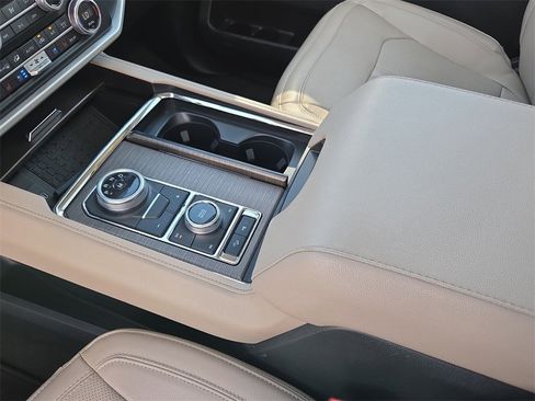 Used 2024 Ford Expedition Limited image 22