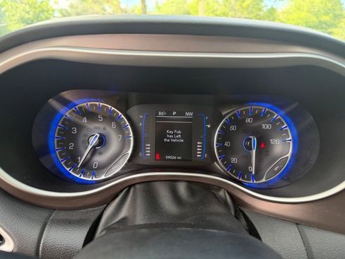 Used 2023 Chrysler Voyager LX FWD image 17