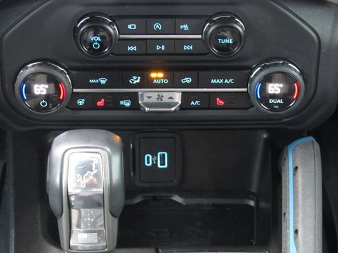 Used 2023 Ford Bronco Wildtrak image 27