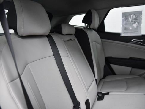 Used 2025 Kia Sportage EX image 16