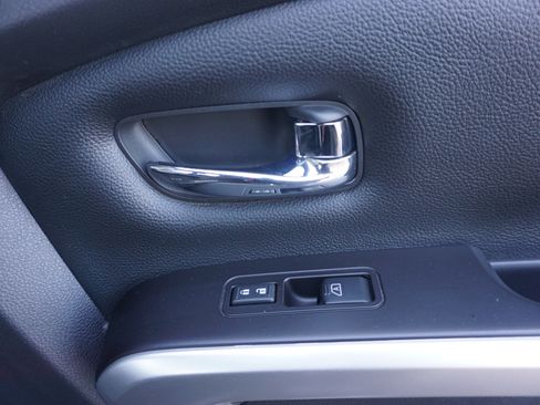 Used 2020 Nissan Titan SV w/ SV Convenience Package image 21