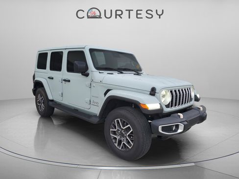 Certified 2024 Jeep Wrangler Sahara image 4