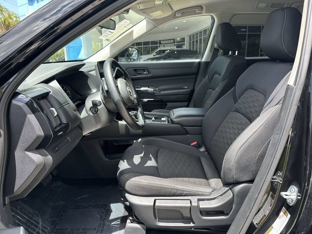 Used 2025 Nissan Pathfinder S FWD image 30