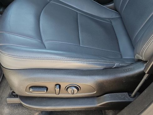 Used 2020 Buick Enclave Essence FWD image 23