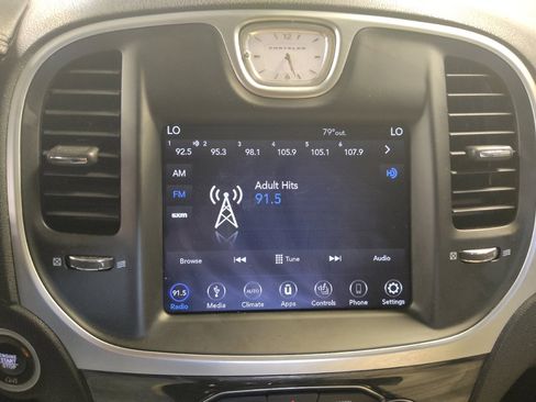 Used 2019 Chrysler 300 Touring L w/ Quick Order Package 22F RWD image 25
