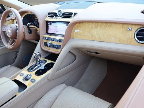 Used 2022 Bentley Bentayga AWD/4WD image 2