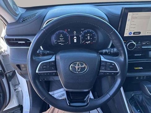Used 2023 Toyota Highlander Limited image 5