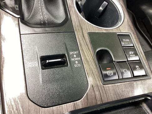 Used 2023 Toyota Highlander Limited image 22