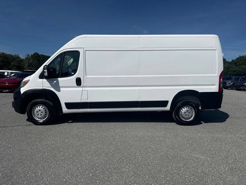 Used 2025 RAM ProMaster 2500 w/ Convenience Group FWD image 2