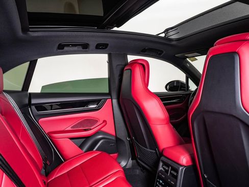 Certified 2025 Porsche Macan 4S Electric AWD/4WD image 16